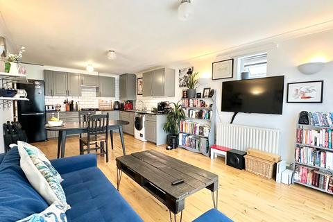 21 Lacewing Close, London, E13 8AD