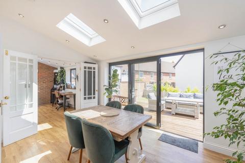 85 Cornelius Vale, Chelmsford, CM2 6GY