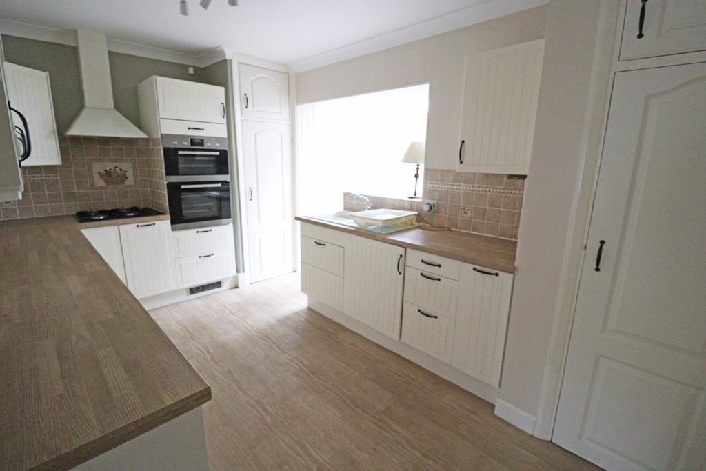 Lander Road, Grays RM17 4 bed semidetached bungalow for sale £445,000