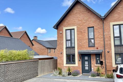 2 bedroom end of terrace house for sale, Buzzard Close, Stratford-upon-Avon CV37