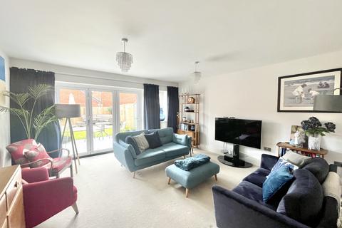 2 bedroom end of terrace house for sale, Buzzard Close, Stratford-upon-Avon CV37