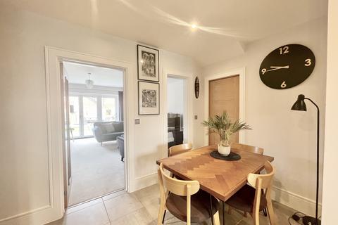 2 bedroom end of terrace house for sale, Buzzard Close, Stratford-upon-Avon CV37