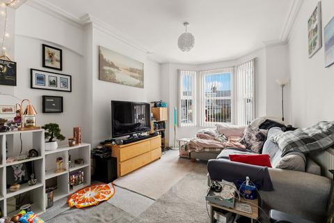 18 Fernbank Crescent, Folkestone, CT19 5SF
