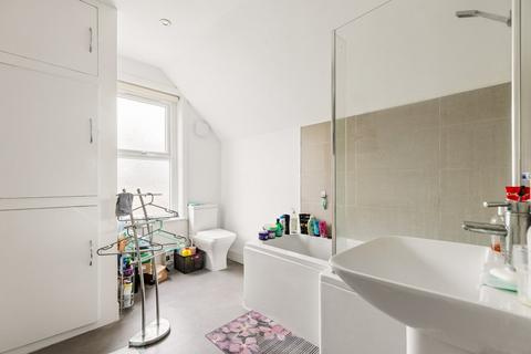 18 Fernbank Crescent, Folkestone, CT19 5SF