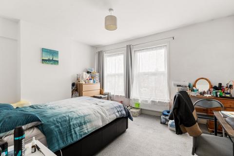 18 Fernbank Crescent, Folkestone, CT19 5SF