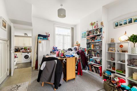 18 Fernbank Crescent, Folkestone, CT19 5SF