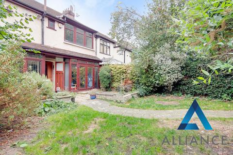 3 bedroom semi-detached house for sale, Langton Way, London SE3