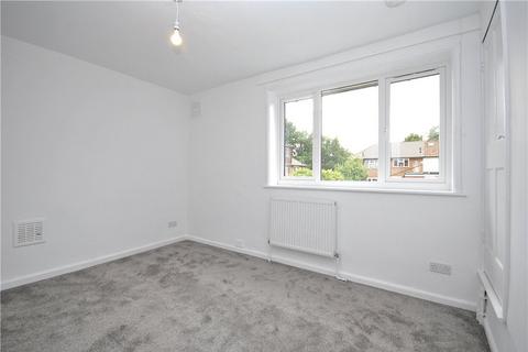 32 Kersey Gardens, London, SE9 4JY