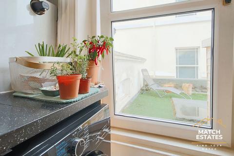 Flat 5, Adelphi Court, 2 Augusta Gardens, Folkestone, CT20 2RR