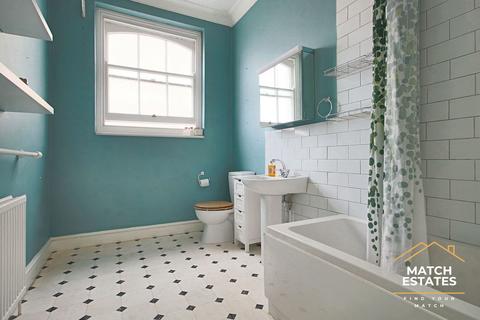 Flat 5, Adelphi Court, 2 Augusta Gardens, Folkestone, CT20 2RR