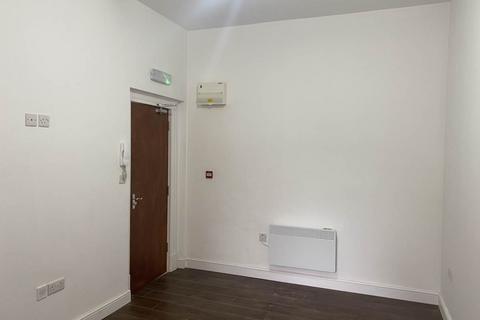 Studio to rent, Union Bank Yard, Huddersfield, West Yorkshire, HD1