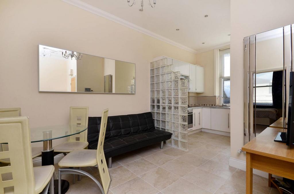 Westbourne Grove, Westbourne Grove... 2 bed flat - £2,350 pcm (£542 pw)