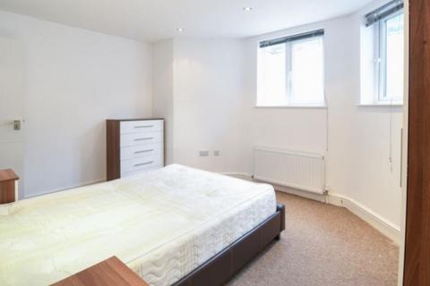2 bedroom apartment to rent, Minster Road London NW2