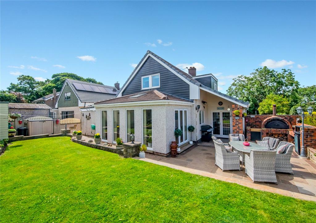 Westfield Lane, Wyke, BD12 4 bed detached house for sale £425,000