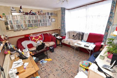 52 Brooklands Road, Romford, RM7 7EB