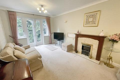 2 bedroom retirement property for sale, Bournemouth