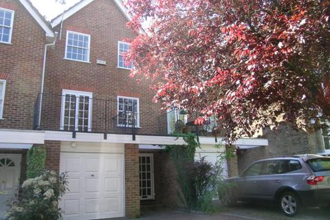 5 bedroom terraced house to rent - Lansdowne Road, London, SW20