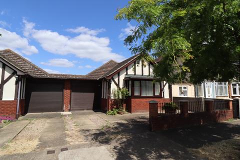 2 bedroom detached bungalow for sale, Highfield Gardens, Grays RM16