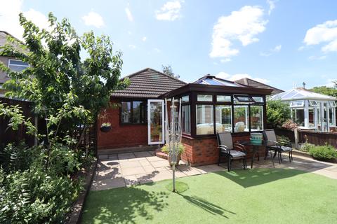 2 bedroom detached bungalow for sale, Highfield Gardens, Grays RM16