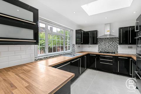 4 bedroom detached house for sale, Heath Close, London, W5