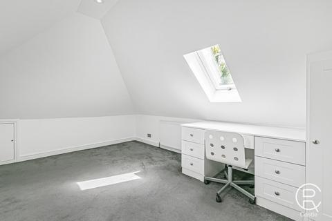 4 Heath Close, London, W5 3EG