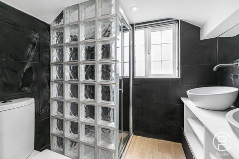 4 Heath Close, London, W5 3EG