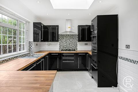 4 Heath Close, London, W5 3EG