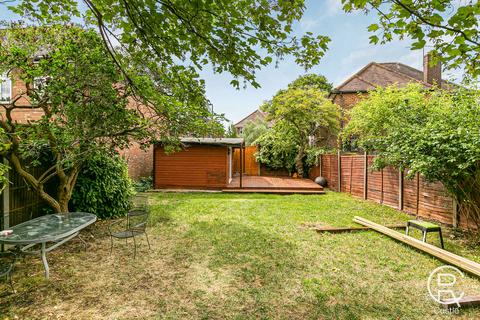 4 Heath Close, London, W5 3EG