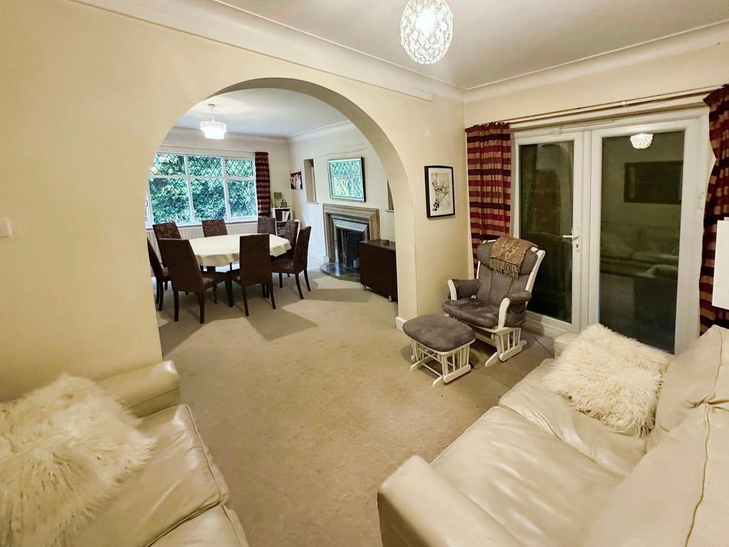 Lounge / Dining Room