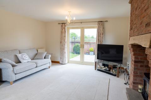 Stonewood House Fauld Lane, Tutbury, Burton-on-trent, DE13 9GU