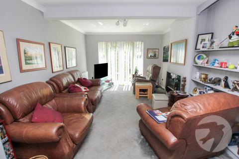 32 Restons Crescent, London, SE9 2JA