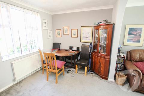 32 Restons Crescent, London, SE9 2JA