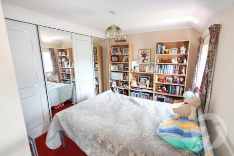 32 Restons Crescent, London, SE9 2JA