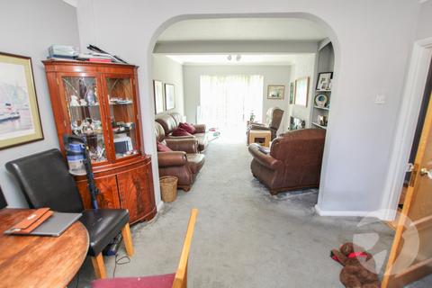 32 Restons Crescent, London, SE9 2JA