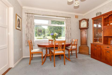 24 Carlton Avenue, Broadstairs, CT10 1AQ