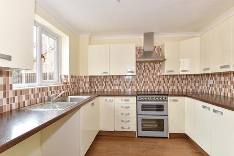 1 Birkhall Close, Chatham, ME5 7QD