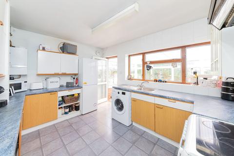 2 bedroom detached bungalow for sale, Kirk Close, Oxford OX1