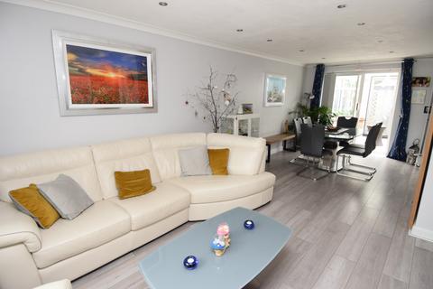 34 Birchwood Drive, Durrington, Salisbury, SP4 8ER