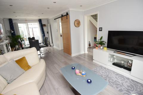 34 Birchwood Drive, Durrington, Salisbury, SP4 8ER