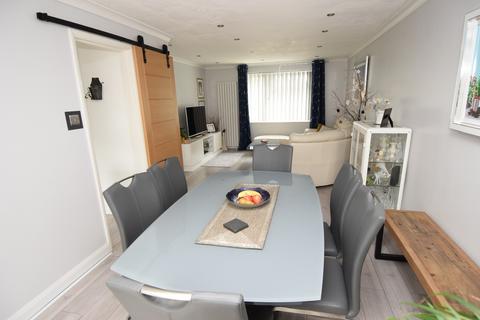 34 Birchwood Drive, Durrington, Salisbury, SP4 8ER