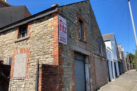 Garage to rent, High Street, Barry, The Vale Of Glamorgan. CF62 7DY