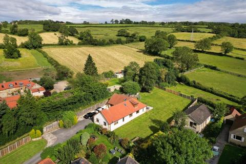6 The Cliff, Iburndale, Whitby, YO22 5DS