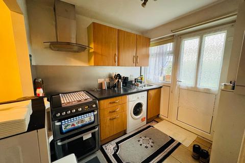 1 bedroom flat to rent, Croxden Close, Queensbury, HA8