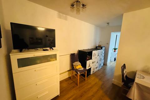 1 bedroom flat to rent, Croxden Close, Queensbury, HA8
