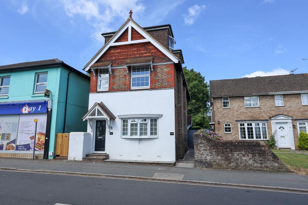 Junction Road, Burgess Hill, RH15 2 bed for sale £365,000