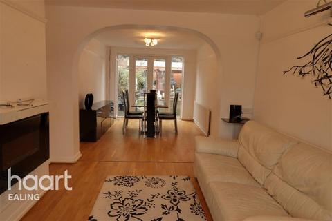 3 bedroom semi-detached house to rent, Wood House Avenue UB6 8LG