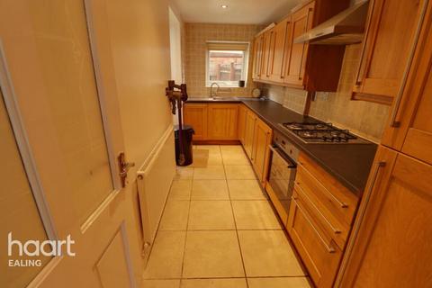 3 bedroom semi-detached house to rent, Woodhouse Avenue, Greenford