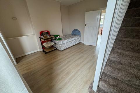 3 bedroom maisonette to rent, Bavington drive, Fenham NE5