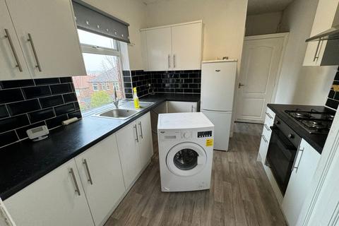 3 bedroom maisonette to rent, Bavington drive, Fenham NE5