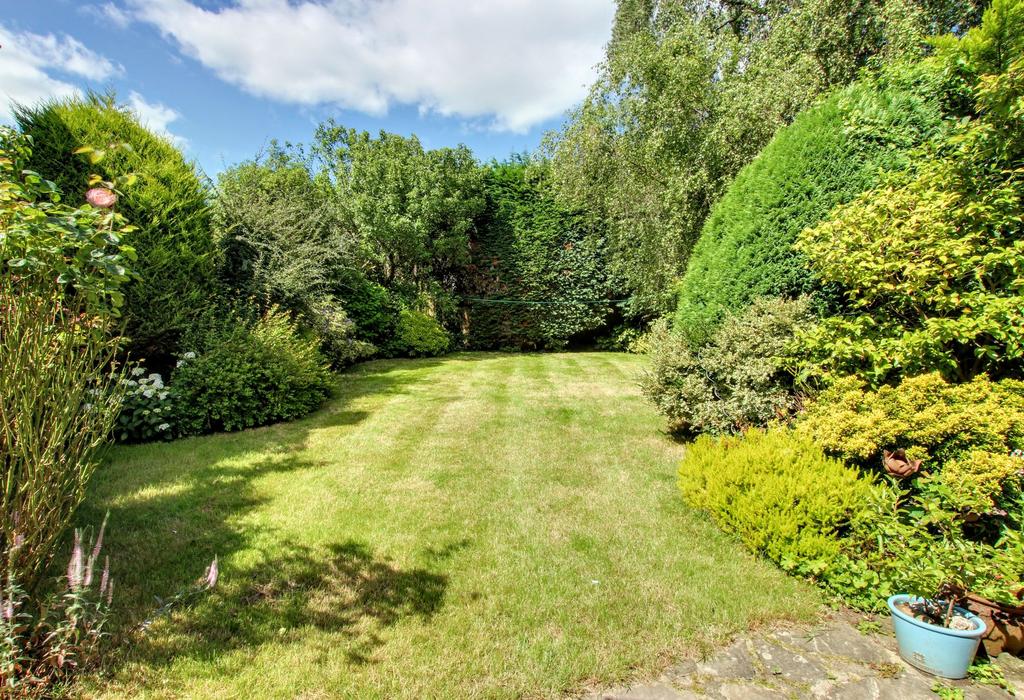 Blunts Wood Road, Haywards Heath, RH16 4 bed detached house for sale